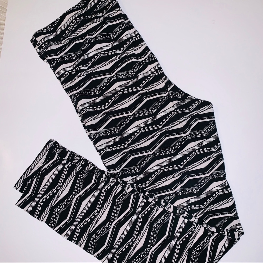 PINK Victoria Secret pattern Leggings